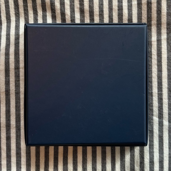 Une Douce Sunflower You Are My Sunshine Pendant Necklace and Earrings Set - Picture 8 of 9